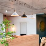 Pendul modern, parte superioară din lemn, alb